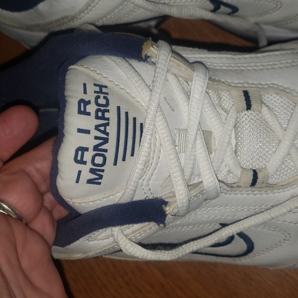EUC NIKE air Monarch mens size 10.5 - Picture 2 of 6